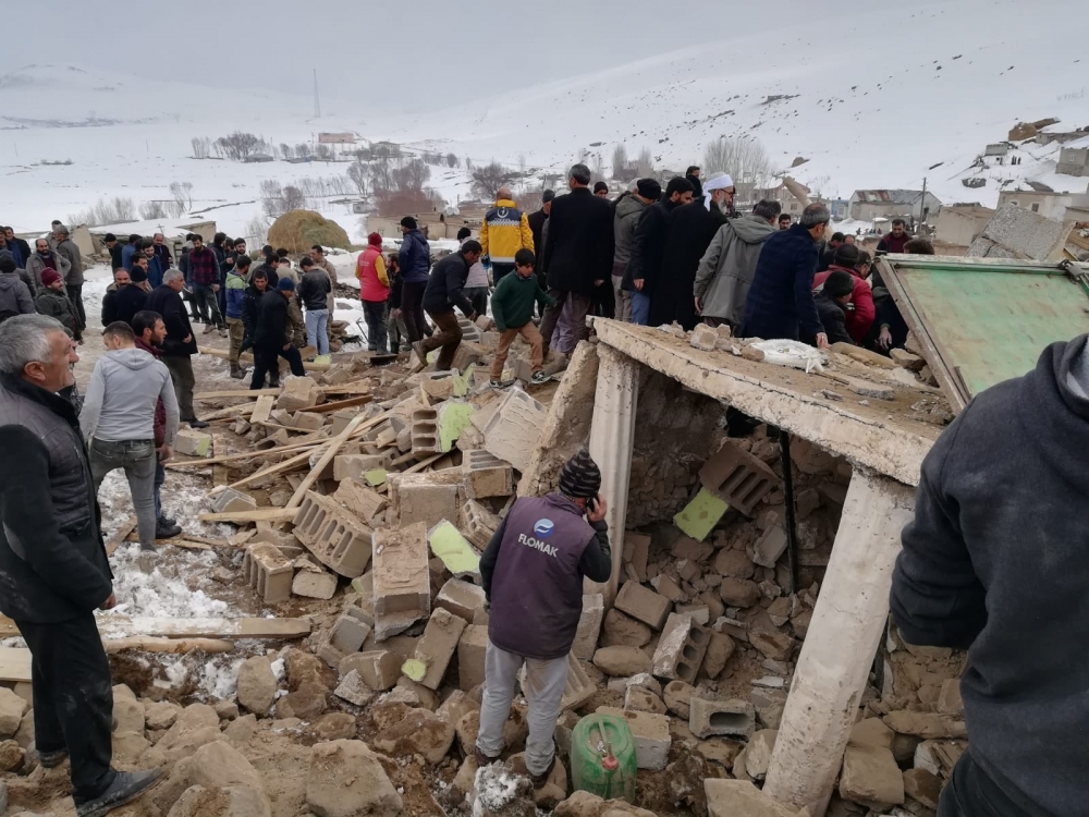 Başkale'de depremin yıktığı köylerden fotoğraflar 5