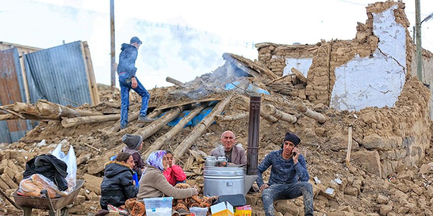 Başkale'deki Deprem bölgesinden fotoğraflar