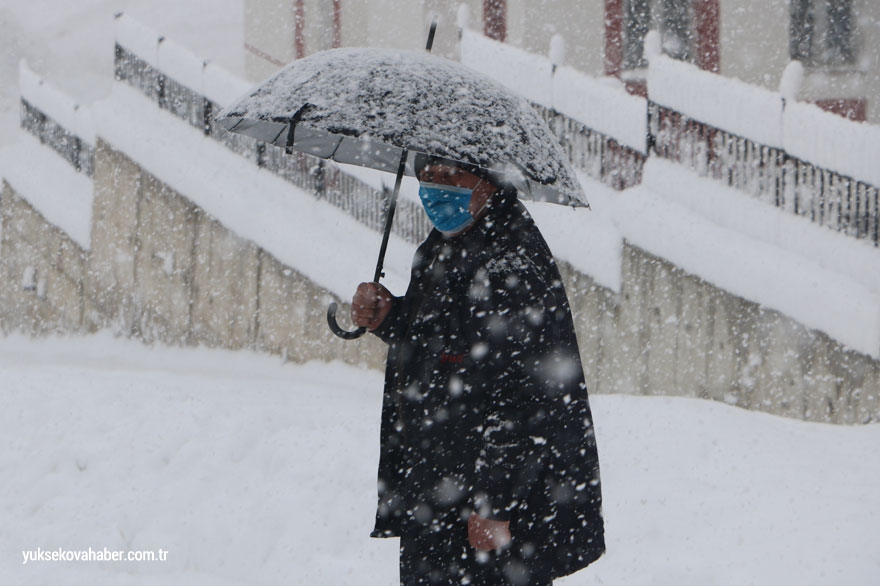 Yüksekova'da kar yağışı - 18-01-2021 2