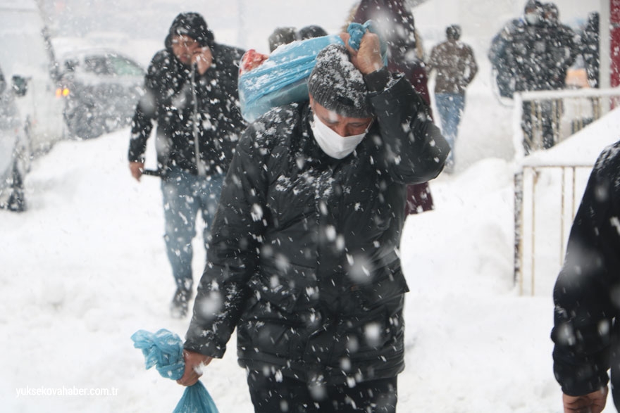 Yüksekova'da kar yağışı etkili oldu 22
