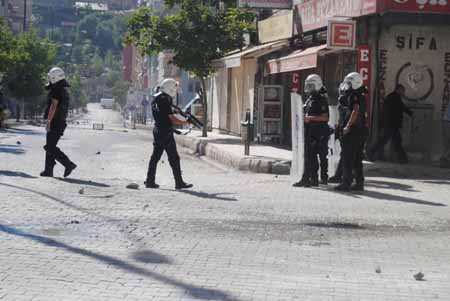 Gerginlik Hakkari il merkezine sıçradı 27