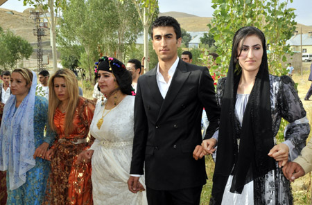 Yüksekova Düğünleri (08.08.2010) 176