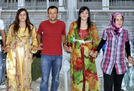 Yüksekova Düğünleri (08.08.2010) 221