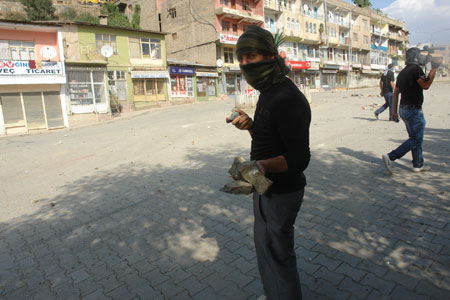 Şemdinli'de Yürüyüş Sonrasında yaşanan gerginlikten kareler - 09-08-2010 16