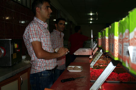 Hakkari'de ramazanın ilk günü iftar telaşından fotoğraflar 15