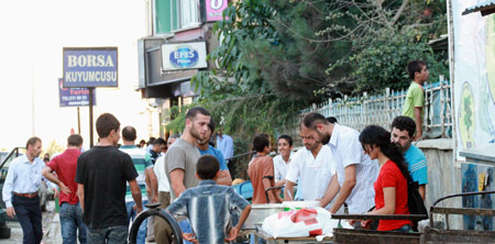 Hakkari'de ramazanın ilk günü iftar telaşından fotoğraflar 20