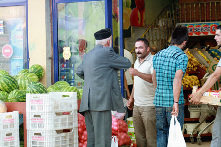 Hakkari'de ramazanın ilk günü iftar telaşından fotoğraflar 32