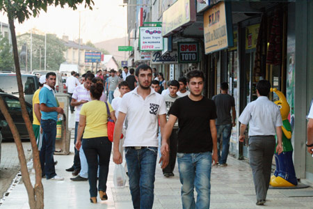 Hakkari'de ramazanın ilk günü iftar telaşından fotoğraflar 39