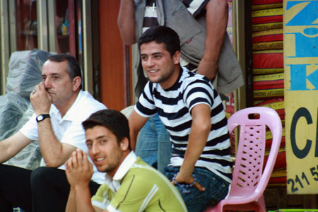 Hakkari'de ramazanın ilk günü iftar telaşından fotoğraflar 45