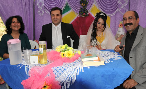 Şemdinli Belediye Başkanı Töre'ye festival gibi düğün 32