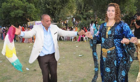 Şemdinli Belediye Başkanı Töre'ye festival gibi düğün 92