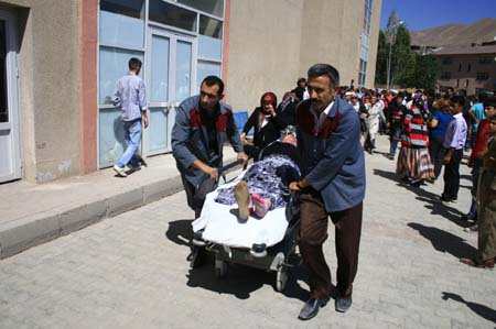 Hakkari'de patlama: 10 ÖLÜ 12