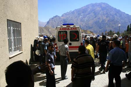 Hakkari'de patlama: 10 ÖLÜ 18