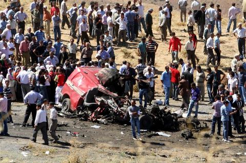 Hakkari'de patlama: 10 ÖLÜ 60