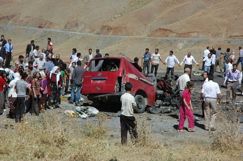 Hakkari'de patlama: 10 ÖLÜ 61