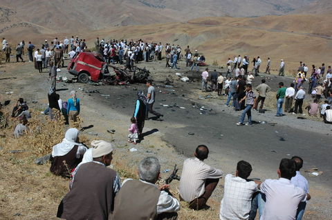 Hakkari'de patlama: 10 ÖLÜ 64