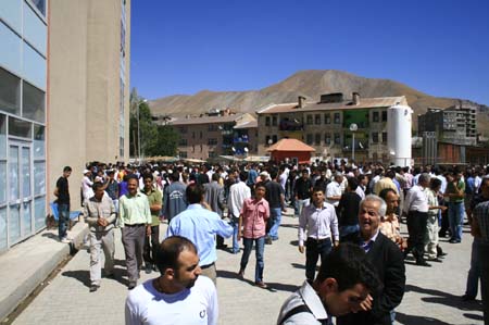 Hakkari'de patlama: 10 ÖLÜ 9