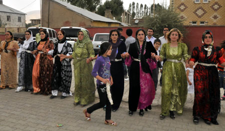 Yüksekova Düğünleri (26.09.2010) 80