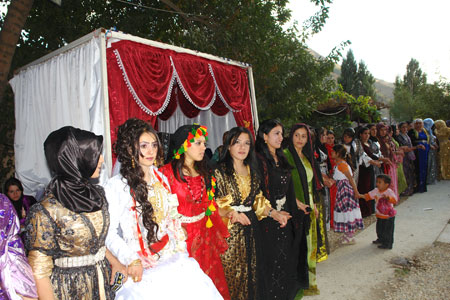 9-10 Ekim 2010 - Şemdinli Düğünlerinden fotoğraflar 25