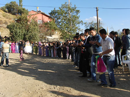 23-24 EKİM 2010 tarihli Şemdinli Düğünlerinden 121