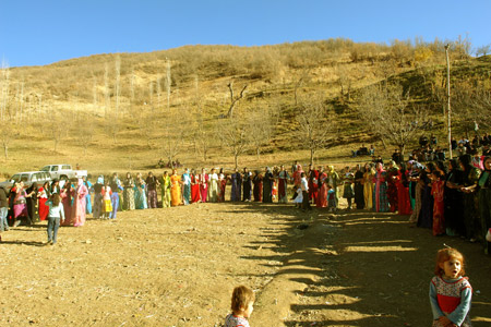 Şemdinli Düğünlerinden renkli fotoğraflar 05.12.2010 23