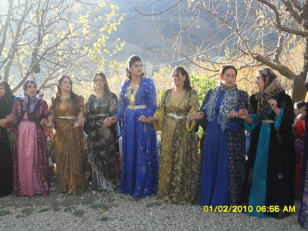 Şemdinli Düğünlerinden renkli fotoğraflar 05.12.2010 97