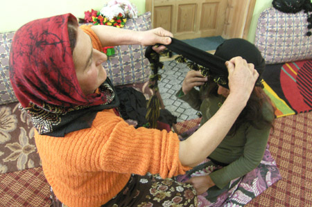 Kofi, Kürt kadınının 'baş tacı' 10