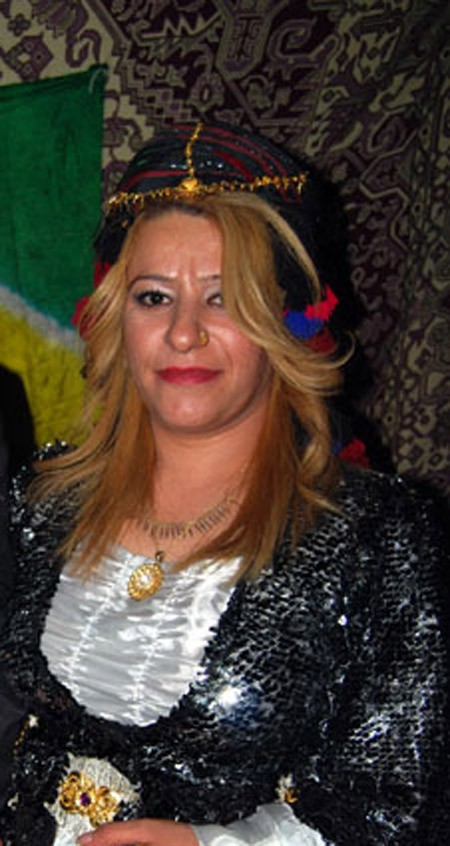Kofi, Kürt kadınının 'baş tacı' 116