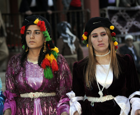 Kofi, Kürt kadınının 'baş tacı' 119