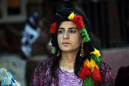 Kofi, Kürt kadınının 'baş tacı' 120