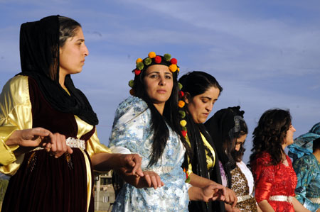 Kofi, Kürt kadınının 'baş tacı' 14
