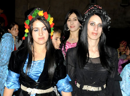 Kofi, Kürt kadınının 'baş tacı' 16