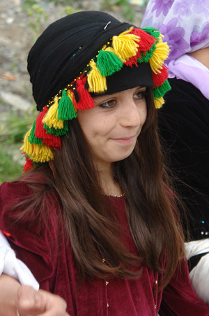 Kofi, Kürt kadınının 'baş tacı' 22