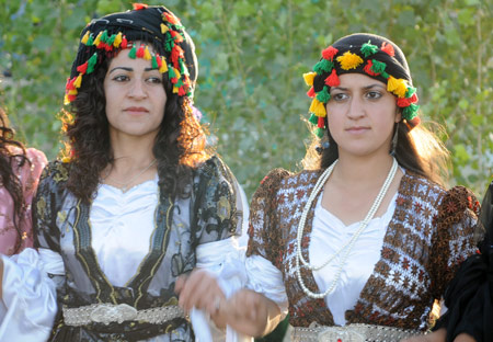 Kofi, Kürt kadınının 'baş tacı' 24