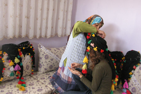 Kofi, Kürt kadınının 'baş tacı' 28