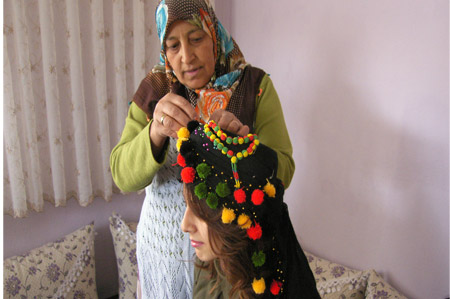 Kofi, Kürt kadınının 'baş tacı' 30