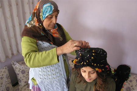 Kofi, Kürt kadınının 'baş tacı' 31