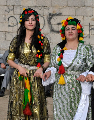 Kofi, Kürt kadınının 'baş tacı' 36