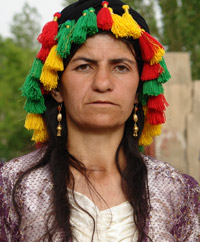 Kofi, Kürt kadınının 'baş tacı' 77