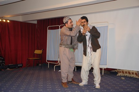 Şemdinli'de Kürtçe Tiyatroya Yoğun İlgi 10