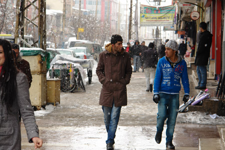 Yüksekova'da kar yağışı - 28-01-2011 22