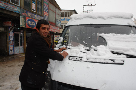 Yüksekova'da kar yağışı - 28-01-2011 23