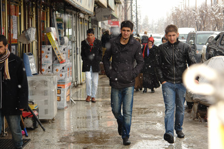 Yüksekova'da kar yağışı - 28-01-2011 26