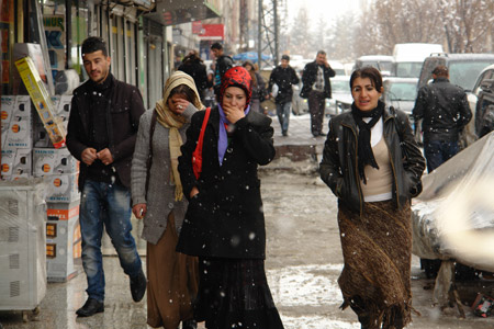Yüksekova'da kar yağışı - 28-01-2011 27
