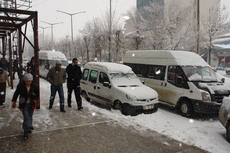 Yüksekova'da kar yağışı - 28-01-2011 30
