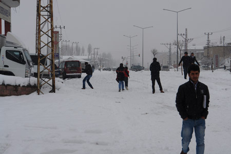 Yüksekova'da kar yağışı - 28-01-2011 6