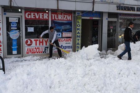 Yüksekova kar altında 28