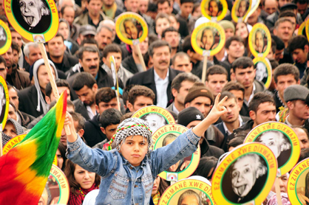 Hakkari'de 'Anadil' yürüyüşü 101