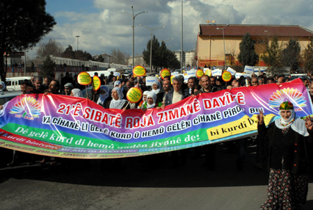 Hakkari'de 'Anadil' yürüyüşü 104