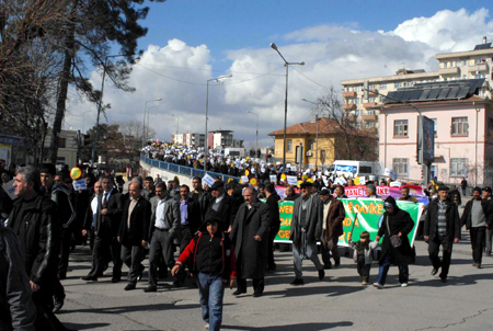 Hakkari'de 'Anadil' yürüyüşü 110